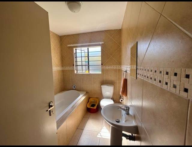 3 BEDROOM TOWNHOUSE FOR SALE IN ELANDSHAVEN